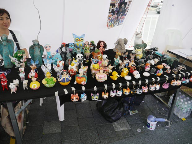 電子工作ばかりではなく、こうしたクラフトの出展物も。