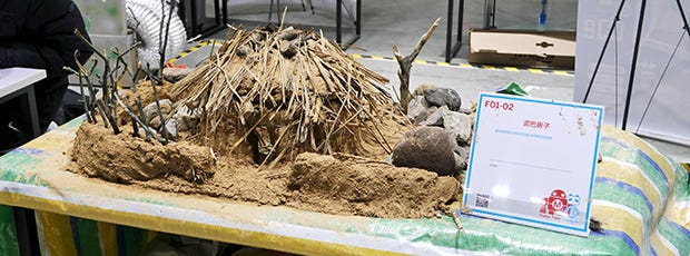 個人的に最も興味を引かれたのはこれ。残念ながら作者と話すことができなかったが、なぜMaker
Faireに泥で作った家を出展しようとしたのかぜひ聞いてみたかった。