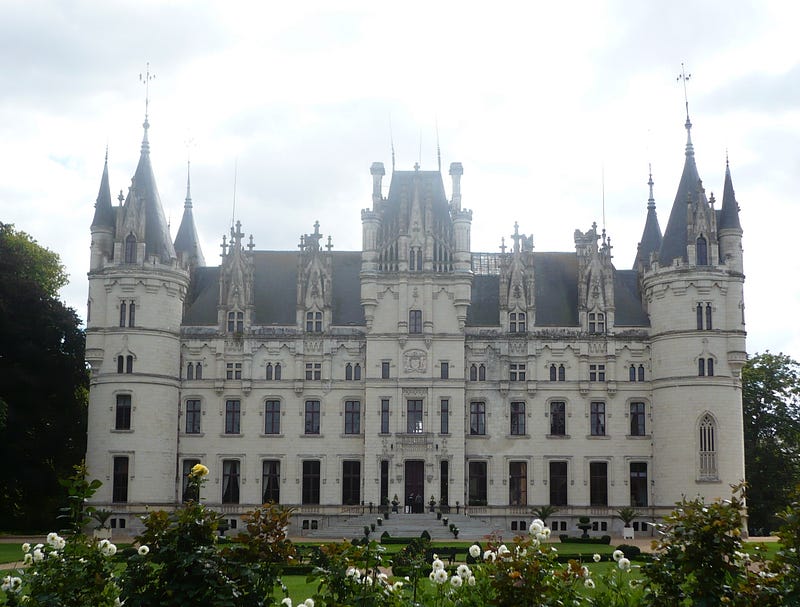 10 Most Beautiful Castles in the World 10 Most Beautiful Castles in the World