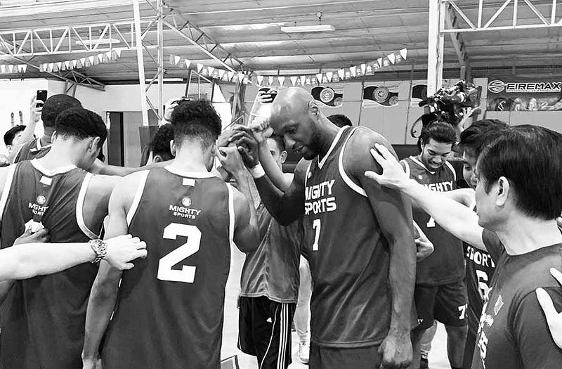 mighty sports first team practice with lamar odom