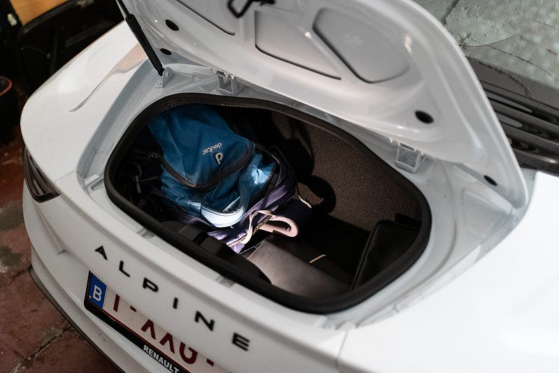 Coffre arrière Alpine A110 : pas la place pour une valise