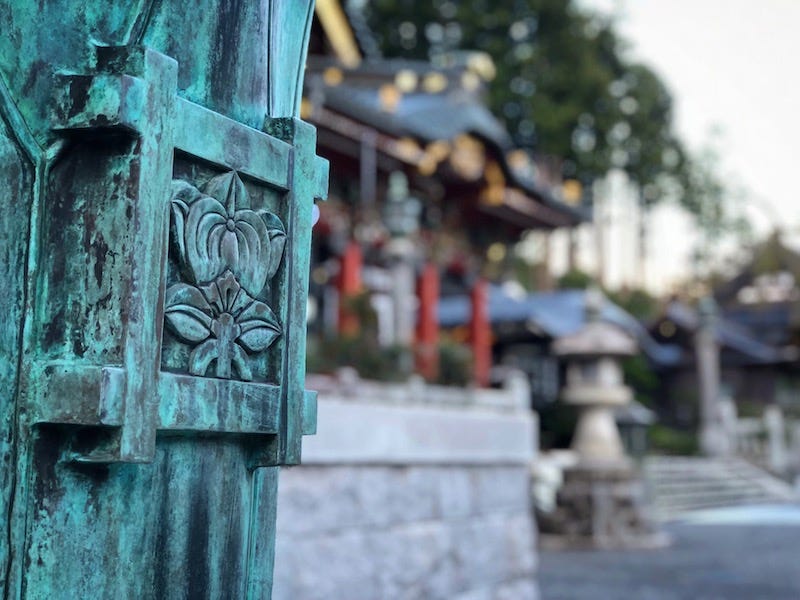 A lantern with the crest of the Nichiren Buddhism sect at Mt. Minobu’s Kuon-ji in Yamanashi Prefecture