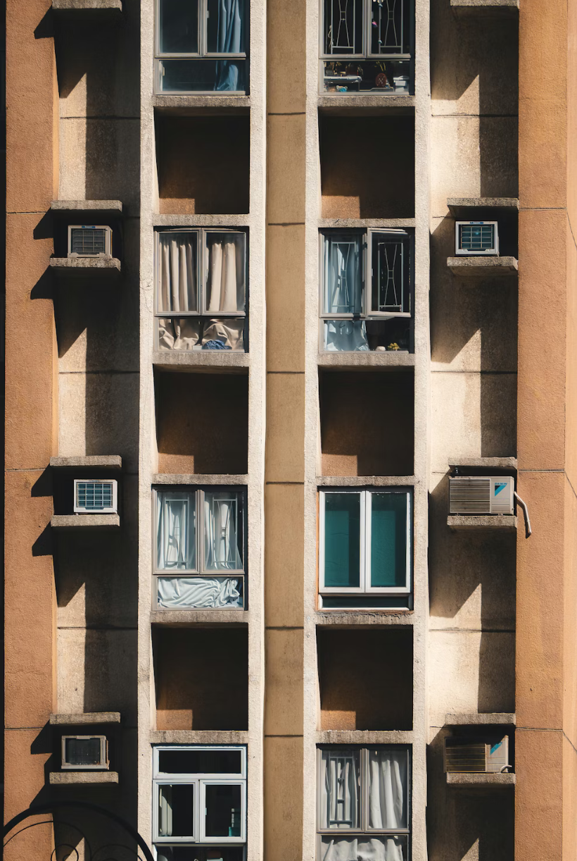 Fragmented Time in Condensed Spaces— a short piece of brain food