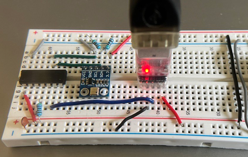 PIC16LF18324 with BMP180 Sensor