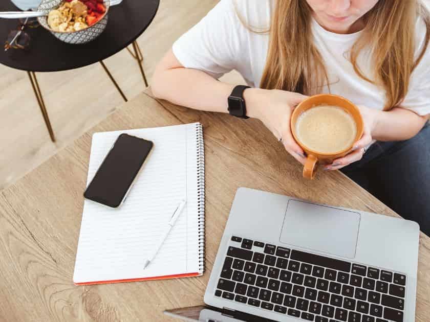 Work From Home Jobs That Pay Weekly (Plus Companies Hiring)