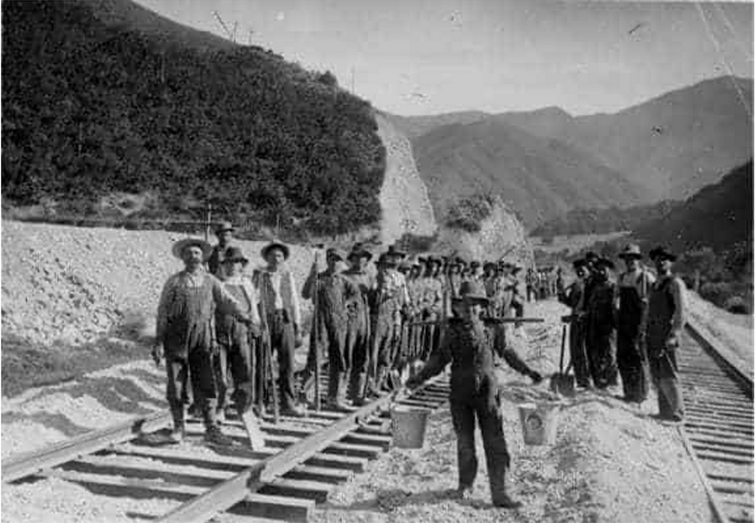 A picture with hundreds of men building a railroad