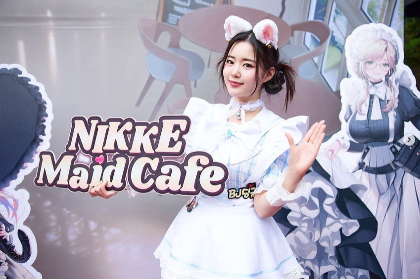 Nikke Maid Cafe Coser Model With A Picket