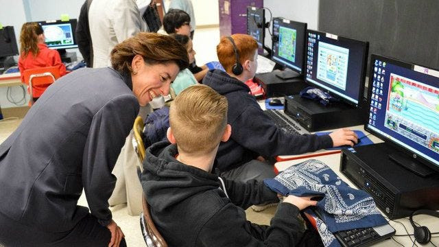 gina-raimondo-and-kids-at-computers