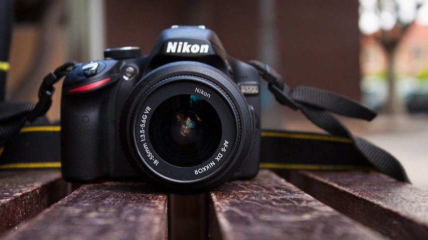 nikon-690631_1280