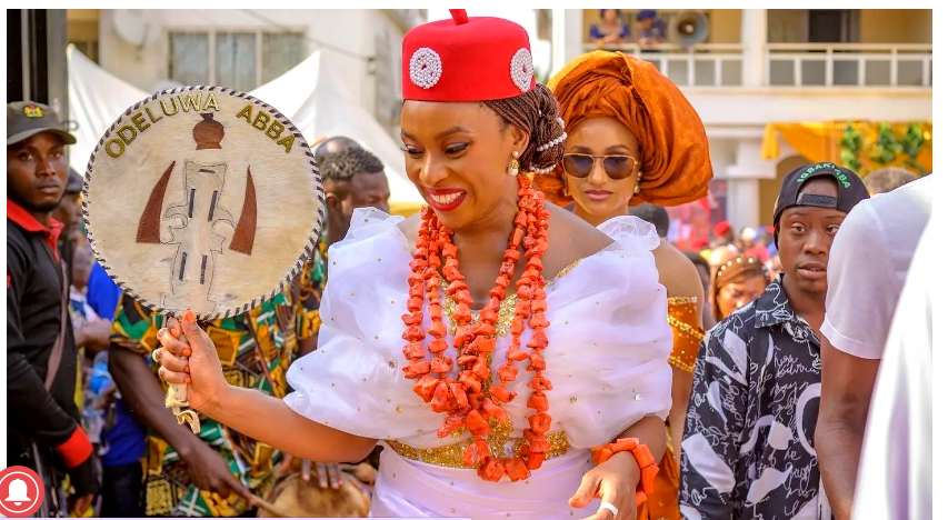 A picture of Chimamanda Ngozi Adichie on her coronation as Odeluwa Abba