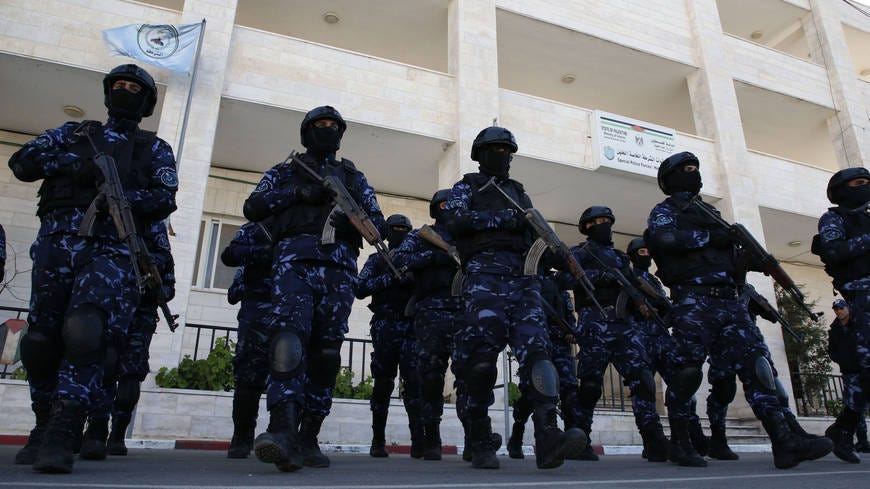 Policías palestinos participan en una sesión de formación en su sede de la ciudad ocupada de Hebrón, en Cisjordania, el 30 de enero de 2019. (Foto: Hazem Bader / AFP / Getty Images)