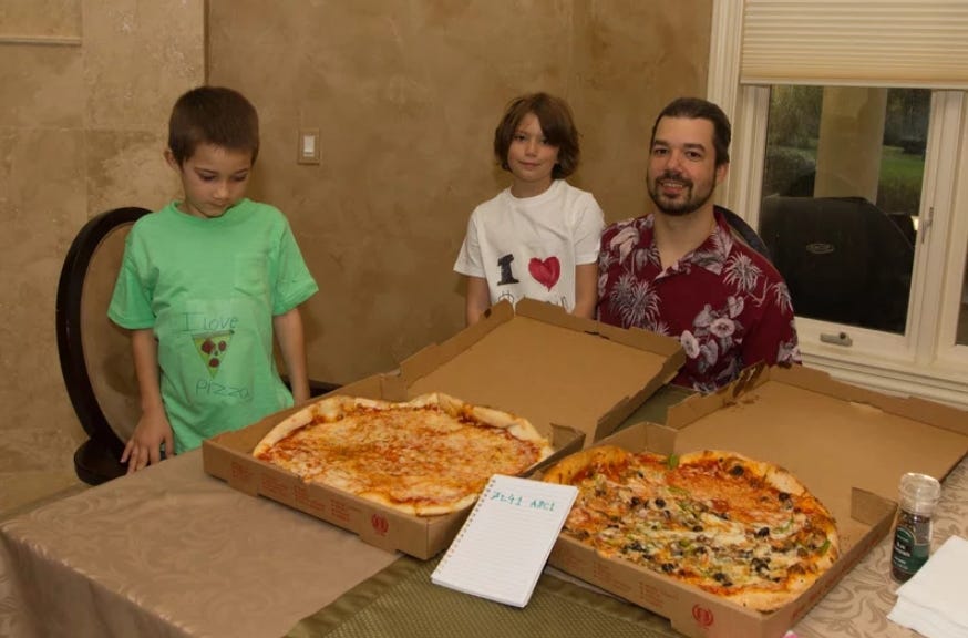 Laszlo Hanyecz comprou 2 pizzas por 10.000 BTC em 2010.