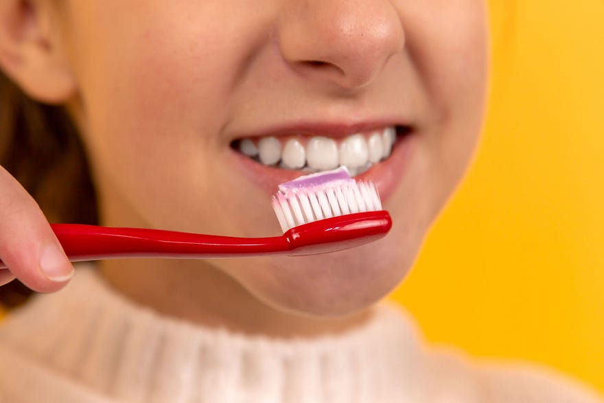 การใช้ยาสีฟันที่มีฟลูออไรด์ 1,000 ppm. ช่วยดูแลสำหรับการ ทำฟันเด็กพิเศษ