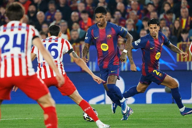 Marcus Rashford beraksi dalam laga leg pertama perempat final Liga Champions antara Barcelona vs Atletico Madrid di Camp Nou, 9 April 2026 © AP Photo/Joan Monfort