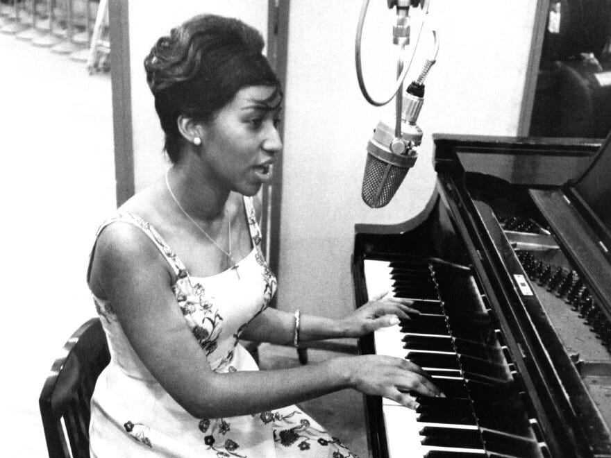 Aretha Franklin’s photo during her jazz performance at a recording studio in Columbia in year 1962.