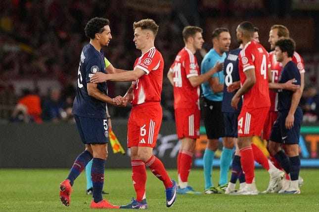 Kapten PSG, Marquinhos dan gelandang Bayern Munchen, Joshua Kimmich usai laga leg pertama semifinal Liga Champions, 29 April 2026. © AP Photo/Aurelien Morissard