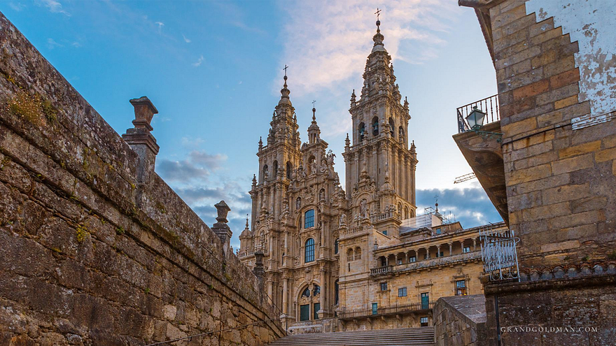 Best Free Tours Santiago de Compostela — Grand Goldman