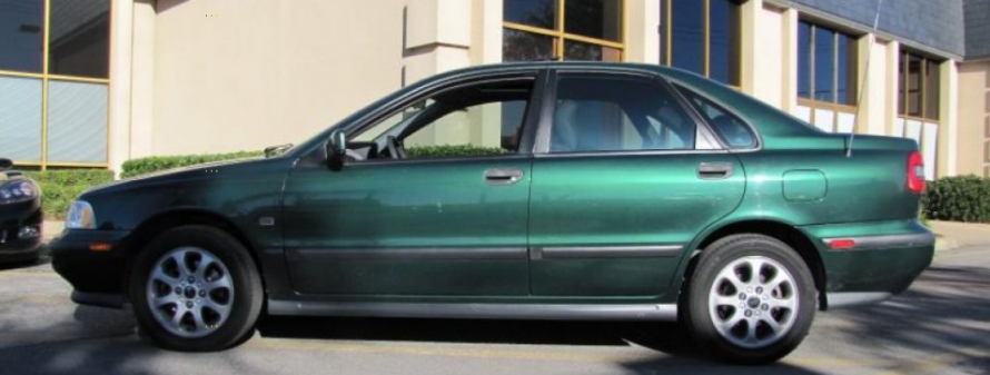 Green Volvo S40