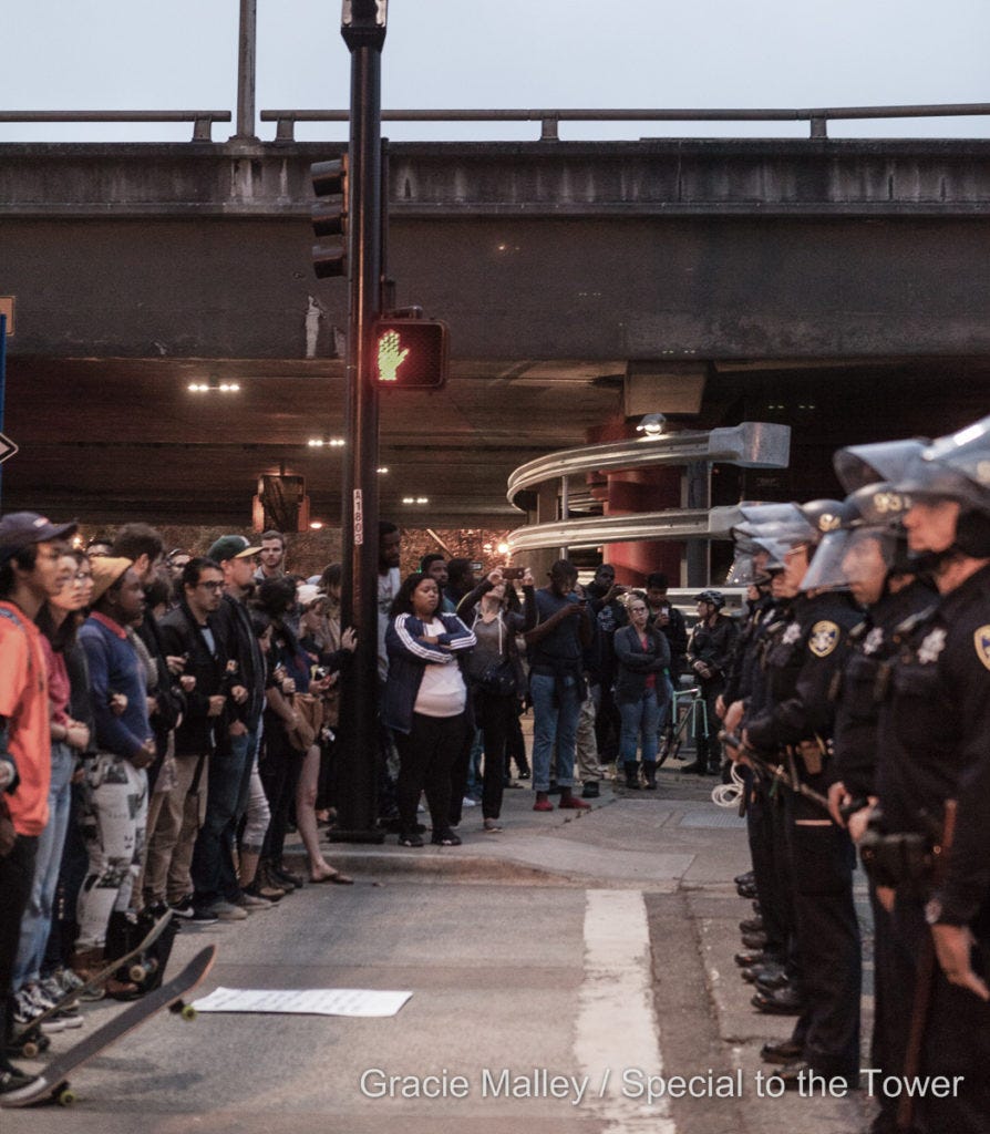 Oakland police officers in riot gear