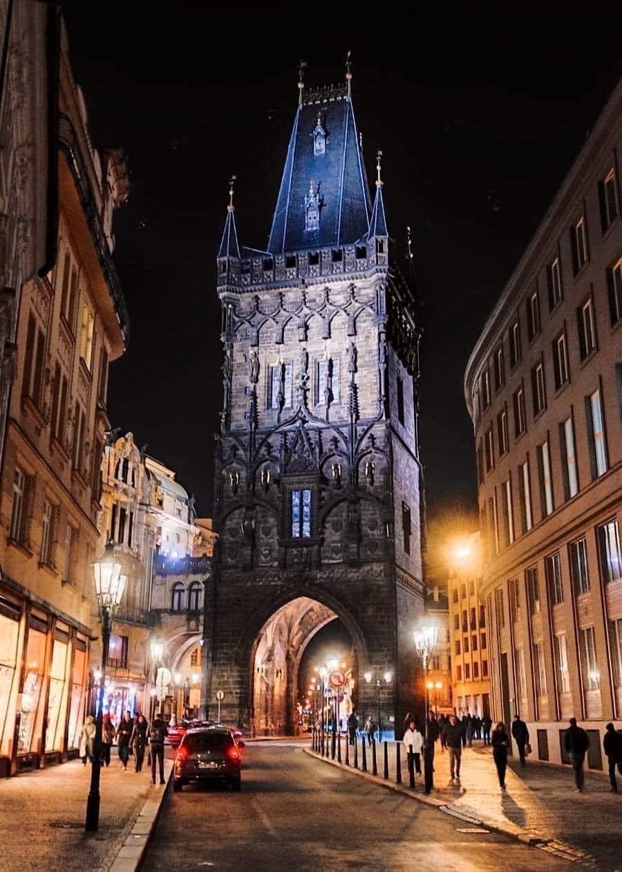 Transfer from Prague to Karlovy Vary plus 4 hours waiting time and ret