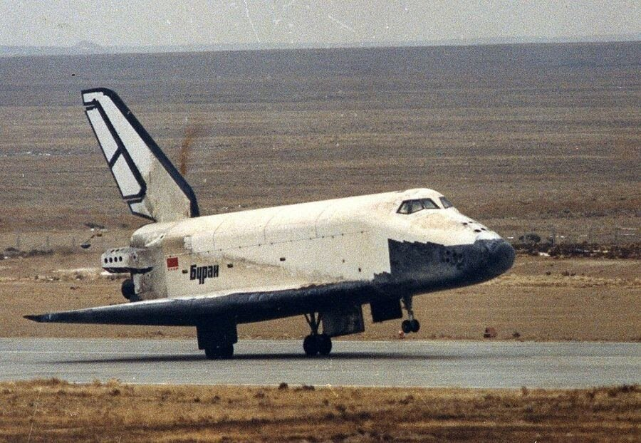 Why was the Soviet space shuttle Buran able to land on autopilot in 19