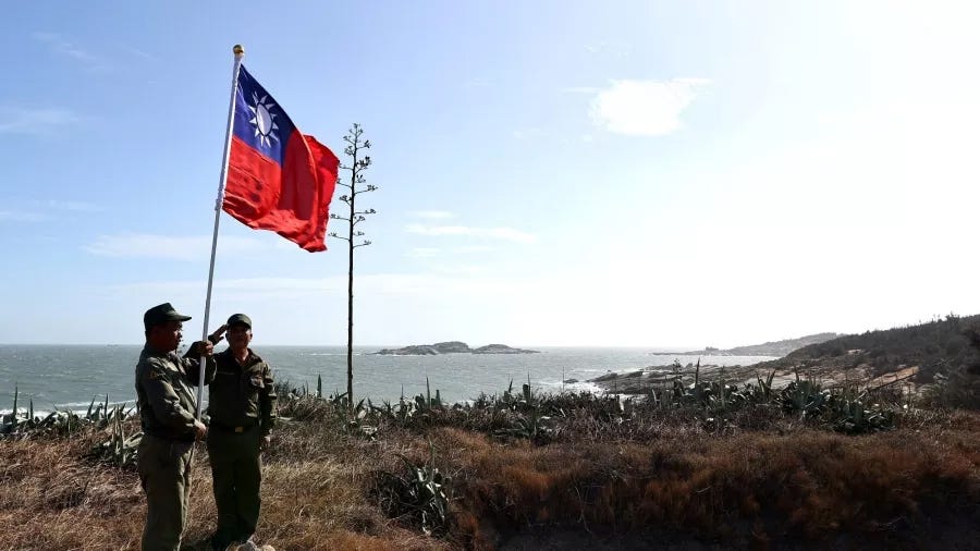 Veterans take part in a flag-raising ceremony at a former military post on Kinmen, Taiwan, October 15, 2021. Photo by Ann Wang/Reuters