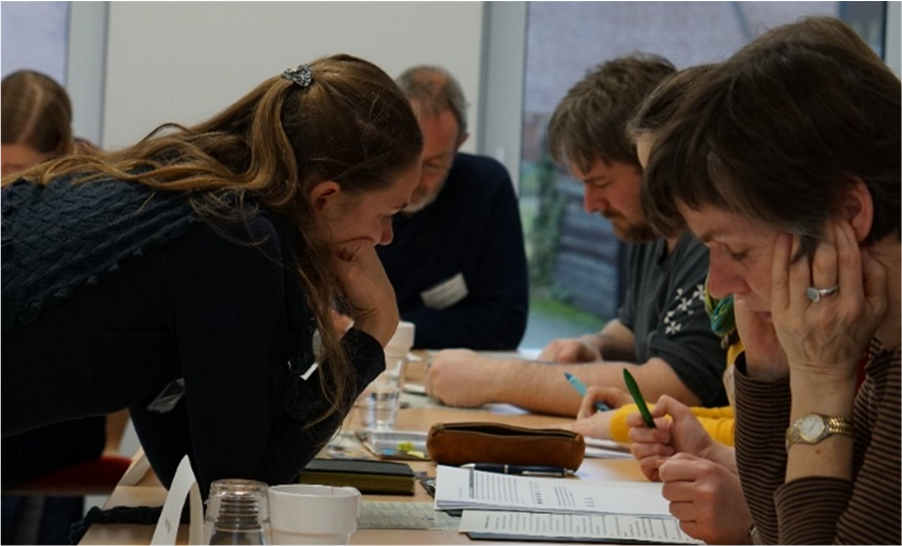 Participants filling out a survey on their values concerning grasslands (Photo by Lea Pöllmann).