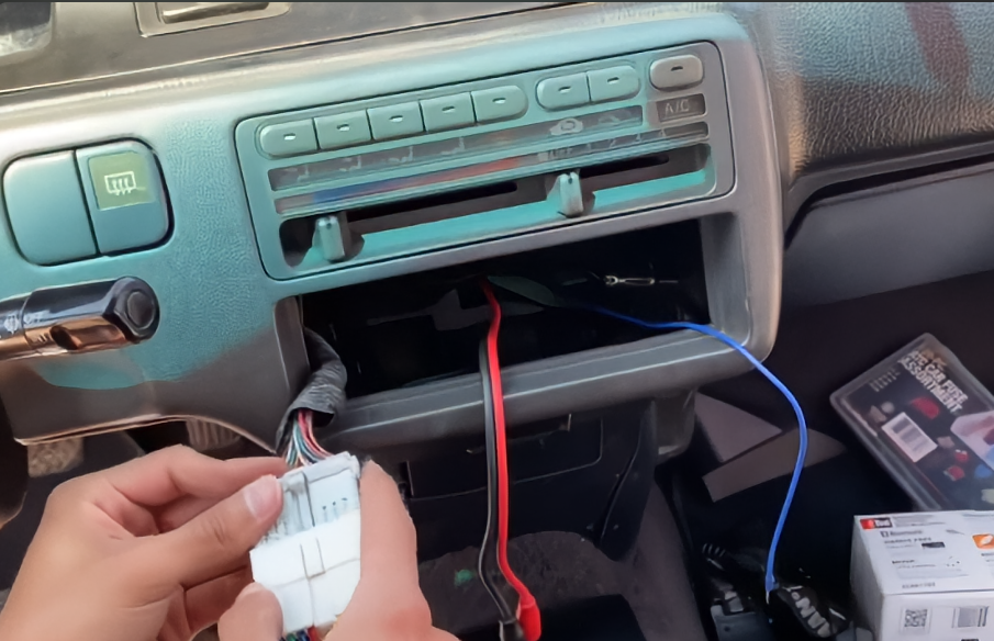 Connecting wiring harness