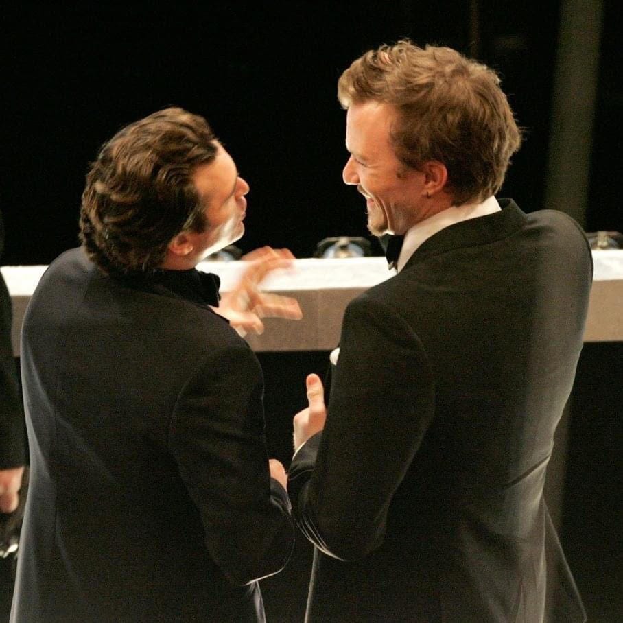 Joaquin Phoenix and Heath Ledger speak on stage during the 78th Annual Academy Awards at the Kodak Theatre on March 5, 2006 in Hollywood, California. (Photo by Kevin Winter/Getty Images)