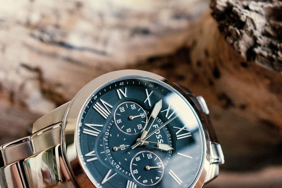 Stylish Grey Men's Watches: A Timeless Accessory