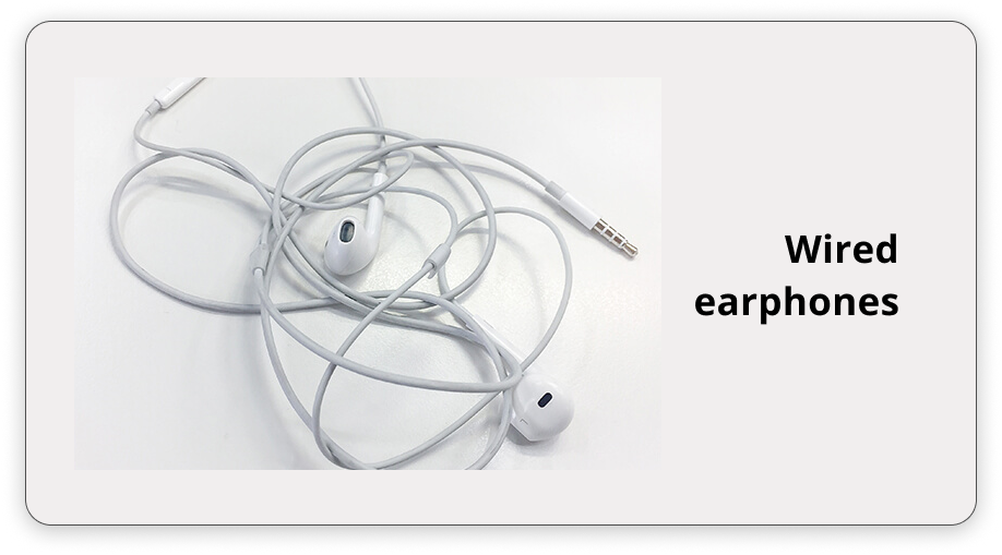 wired headphones image