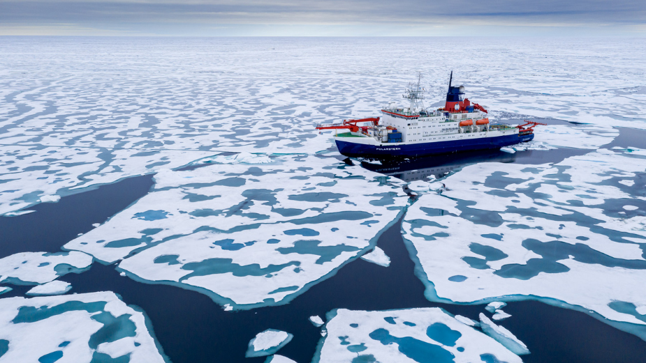 Bilim insanlarına ev sahipliği yapan buzkıran gemisi
