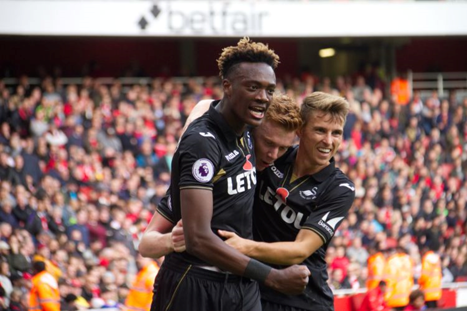 Tammy Abraham celebrating with his teammates