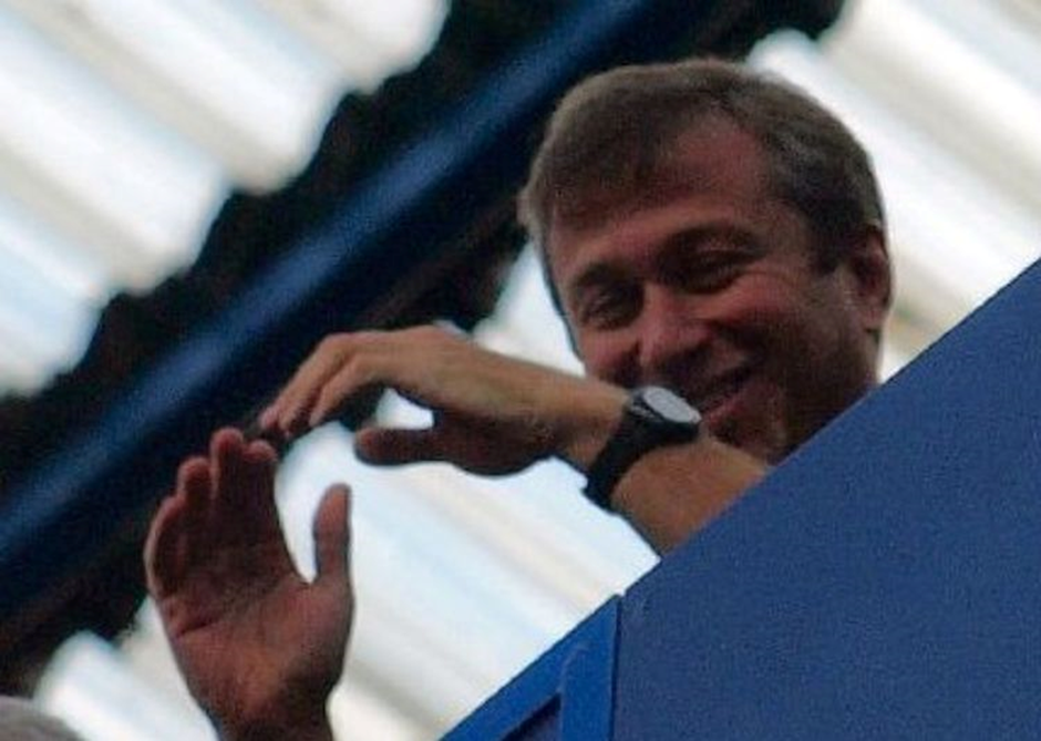 Roman Abramovich clapping for the team from the VIP box