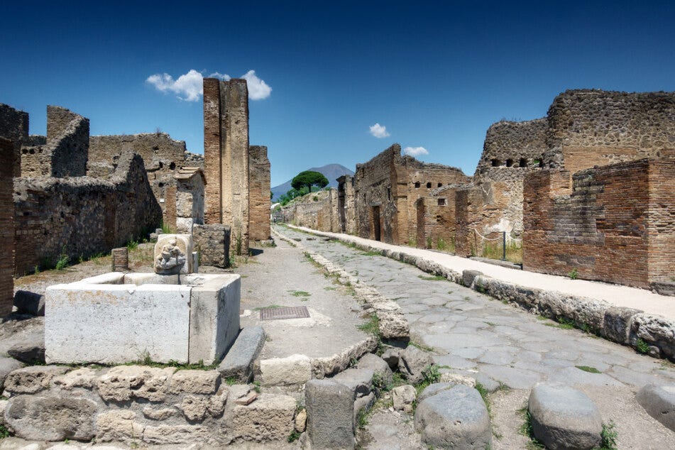 No cat skeletons have been found in the ruins of Pompeii to date.