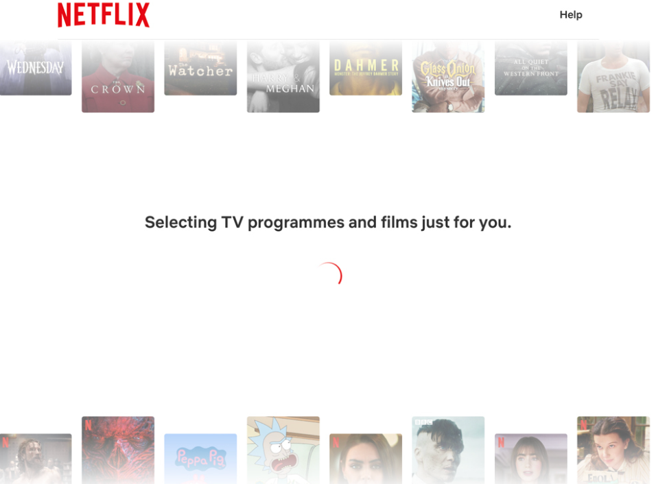 Uma tela de carregamento do Netflix com um titulo “Selecionando Programas e filmes justamente para você”