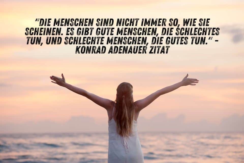 Das Bild zeigt eine Frau von hinten, die mit ausgebreiteten Armen dem Meer und Sonnenuntergang entgegenschaut. Darüber steht das Zitat von Konrad Adenauer: