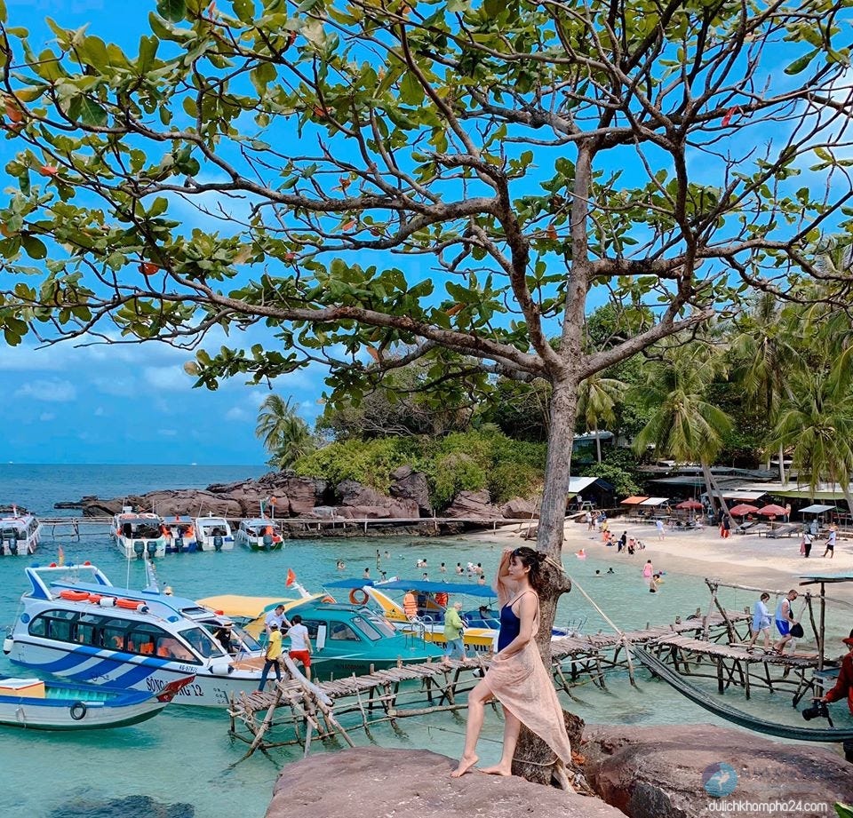 Hon Mong Tay — Finger nail island check in Phu Quoc