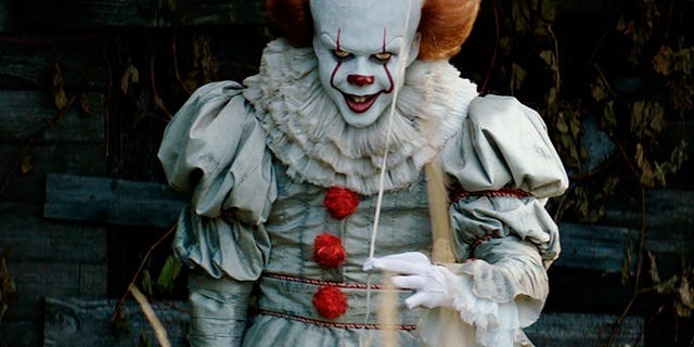 A Man Costumed as Pennywise Making Scary Face Reaction · Free