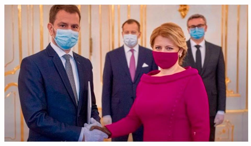 Good role models: world leaders wearing masks