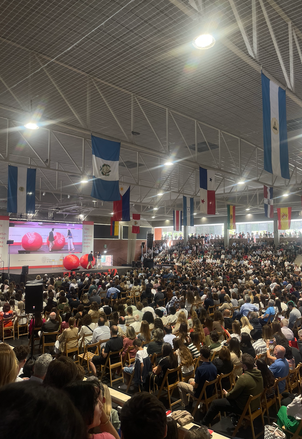 Imagen 1: Día de la bienvenida en la Universidad de Navarra.