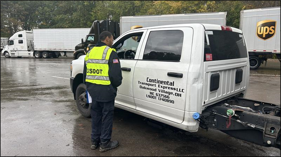 Pennsylvania Division Safety Investigator Sampson Williford speaks with a driver.