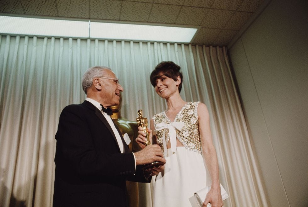 Audrey-Hepburn-oscars-1968