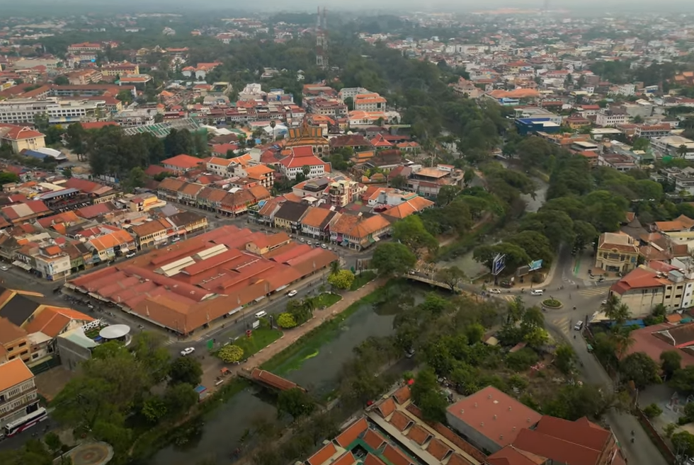 There are buildings along the river.