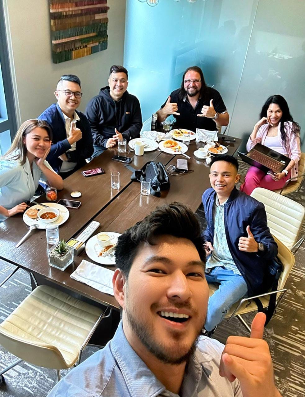 Ian Utile of NFT.NYC with top Filipino Web3 influencers, including Giu Comia, CryptoPareh, and Proftoff and cofounders of AltSwitch — Carl Munsayac and Kaye Labay