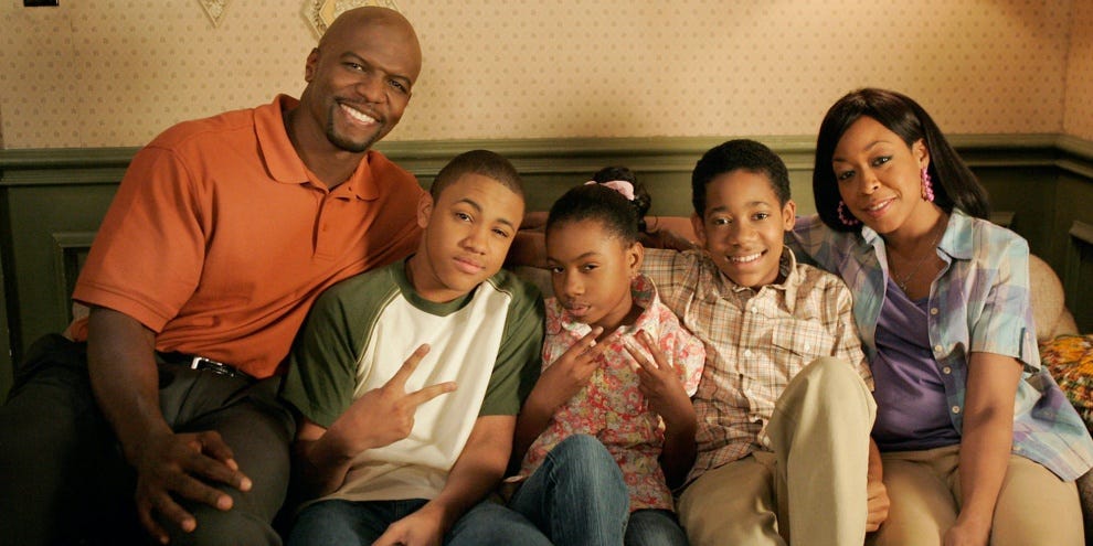 We've got, from left to right, Julius (the dad), Drew (the middle sibling), Tonya (the smallest children), Chris (the older brother and protagonist), and Rochelle (the mother) sitting on a couch, looking at the audience as a family portrait with a polka dot wallpaper in the background.