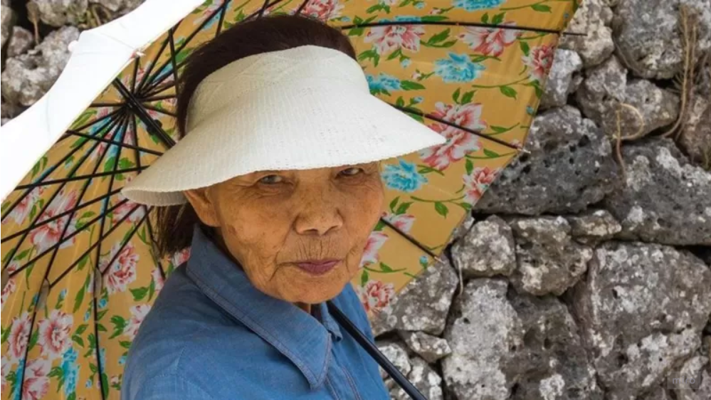 La gente de Okinawa, en el sur de Japón, se mantiene activa en general hasta pasados los 90 años. BBC Future. David Robson. 15 marzo 2019. https://www.bbc.com/mundo/vert-fut-47252092