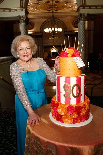 betty-whites-90th-birthday-a-tribute-to-americas-golden-girl-tt2115291-1