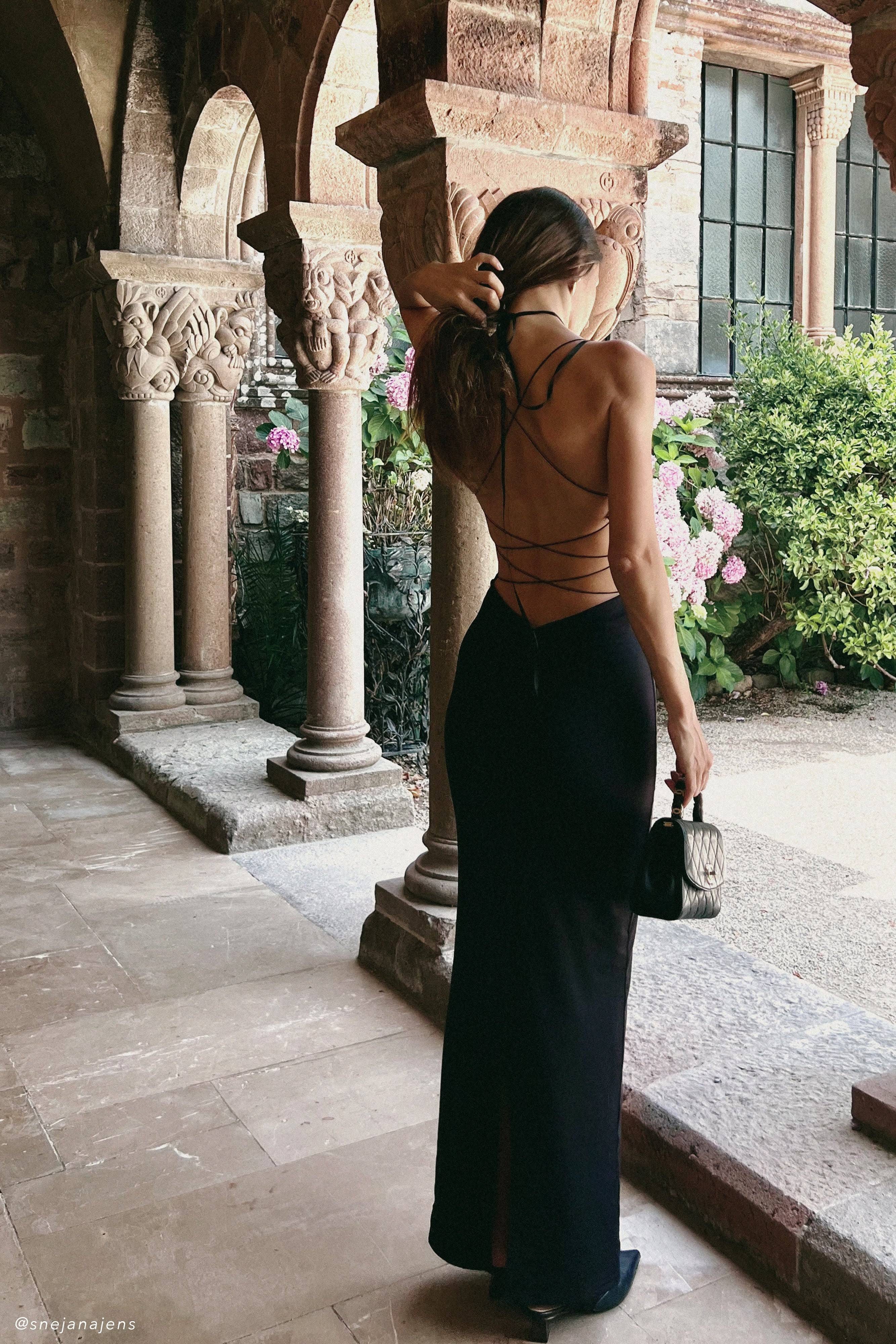 Sleek Backless Maxi Dress for Graduation - Black | Image