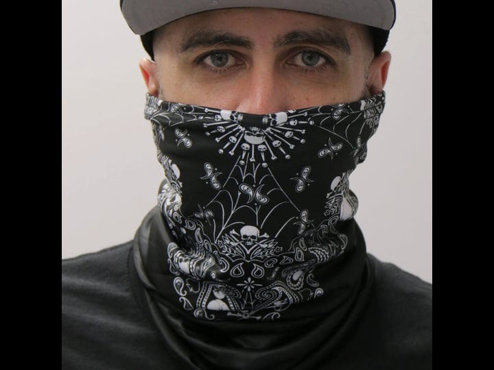 hot-leathers-skull-paisley-neck-gaiter-mask-1